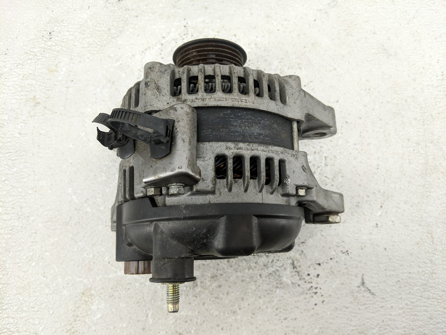 2017 Genesis G80 Alternator Replacement Generator Charging Assembly Engine OEM P/N:37300-3C552 Fits Fits 2015 2016 OEM Used 