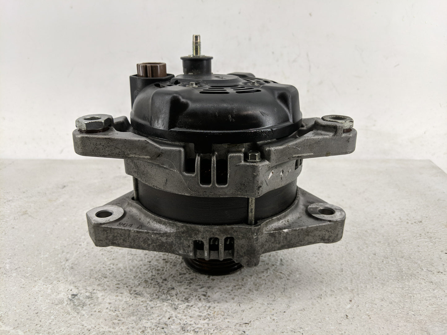 2017 Genesis G80 Alternator Replacement Generator Charging Assembly Engine OEM P/N:37300-3C552 Fits Fits 2015 2016 OEM Used 