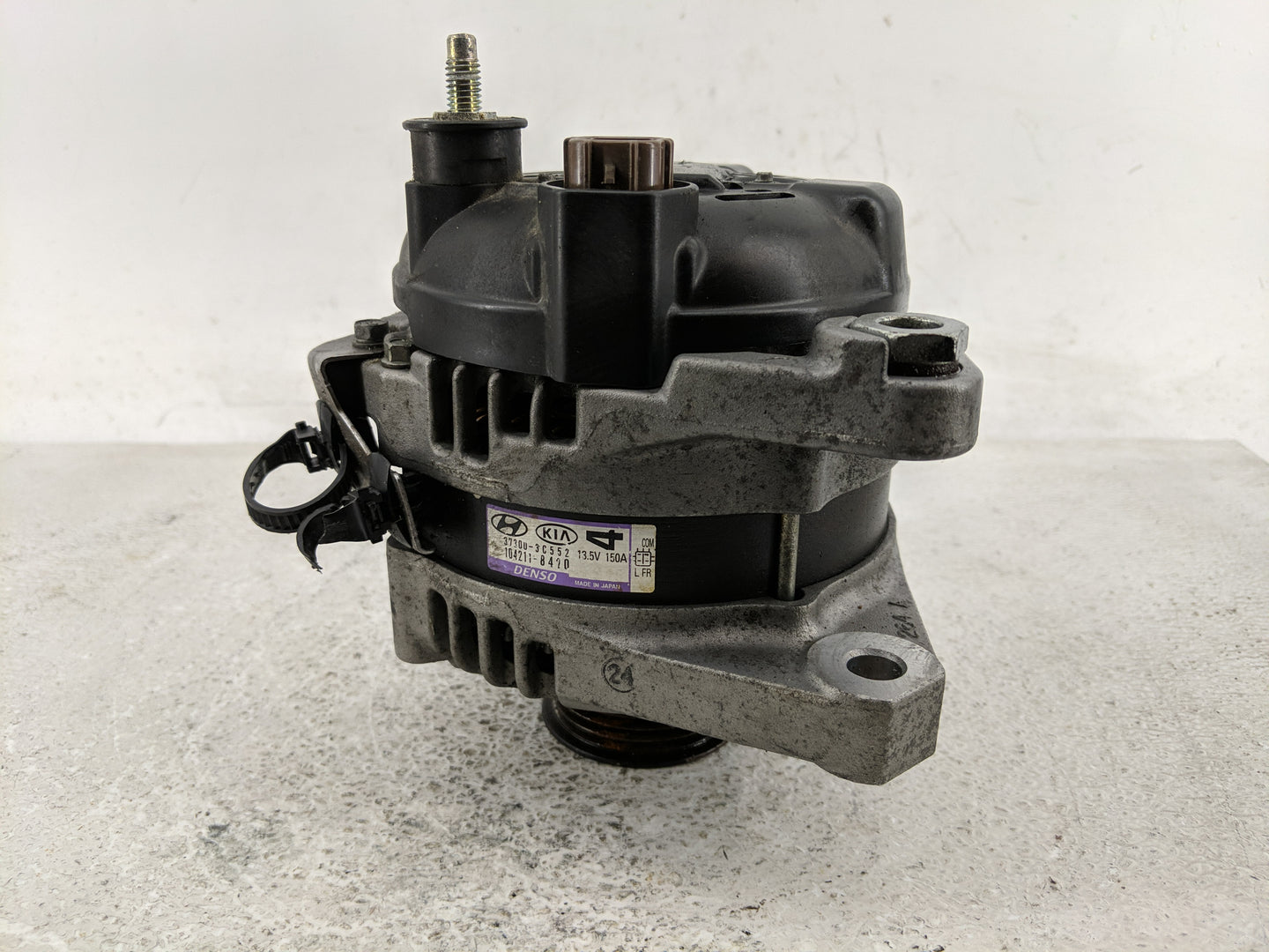 2017 Genesis G80 Alternator Replacement Generator Charging Assembly Engine OEM P/N:37300-3C552 Fits Fits 2015 2016 OEM Used 
