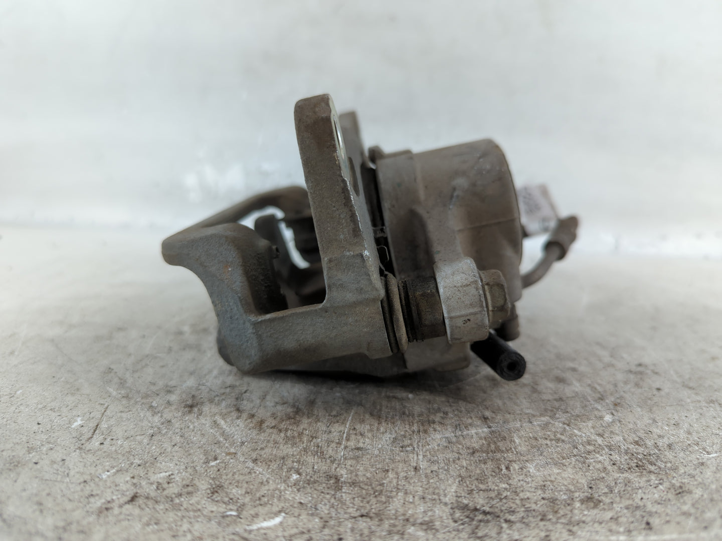 2017-2017 Genesis G80 Front Driver Left Brake Caliper - Oemusedautoparts1.com