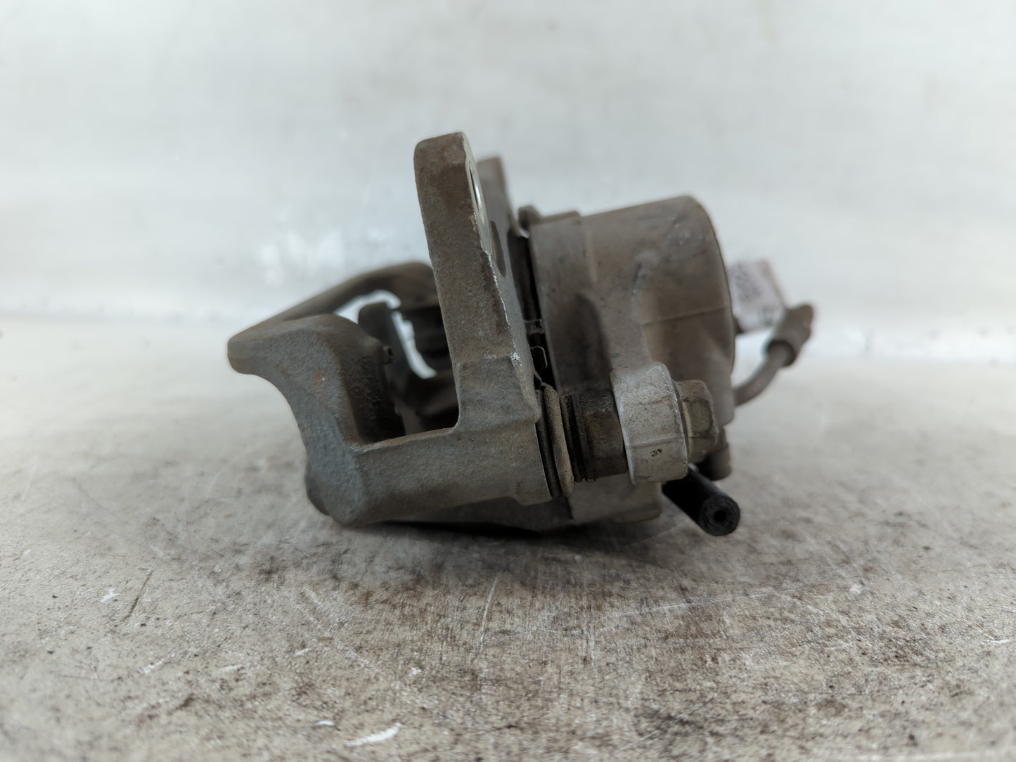 2017-2017 Genesis G80 Front Driver Left Brake Caliper - Oemusedautoparts1.com