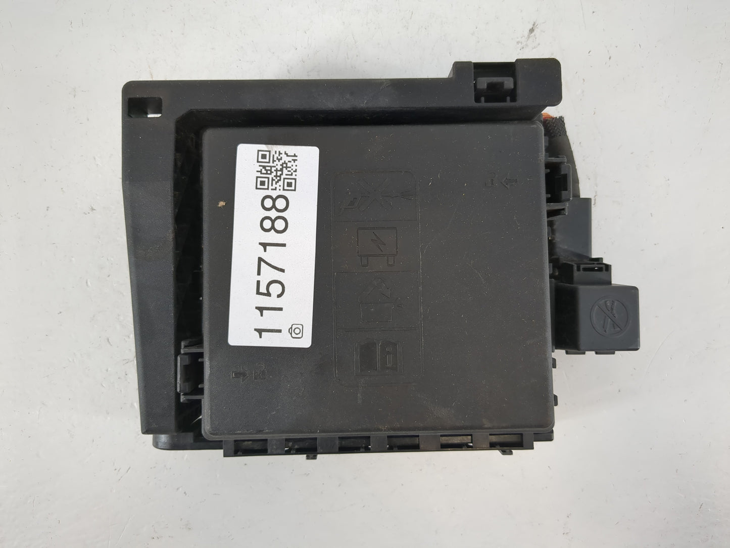 2017 Gmc Acadia Fusebox Fuse Box Panel Relay Module P/N:84003373 Fits OEM Used Auto Parts - Oemusedautoparts1.com