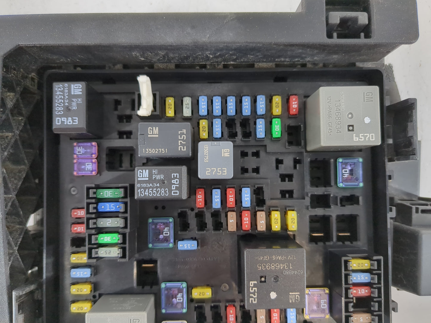 2017 Gmc Acadia Fusebox Fuse Box Panel Relay Module P/N:84003373 Fits OEM Used Auto Parts - Oemusedautoparts1.com