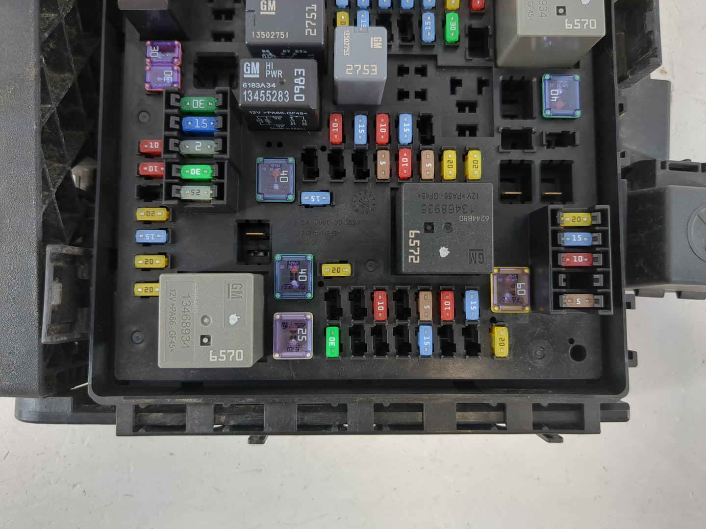 2017 Gmc Acadia Fusebox Fuse Box Panel Relay Module P/N:84003373 Fits OEM Used Auto Parts - Oemusedautoparts1.com