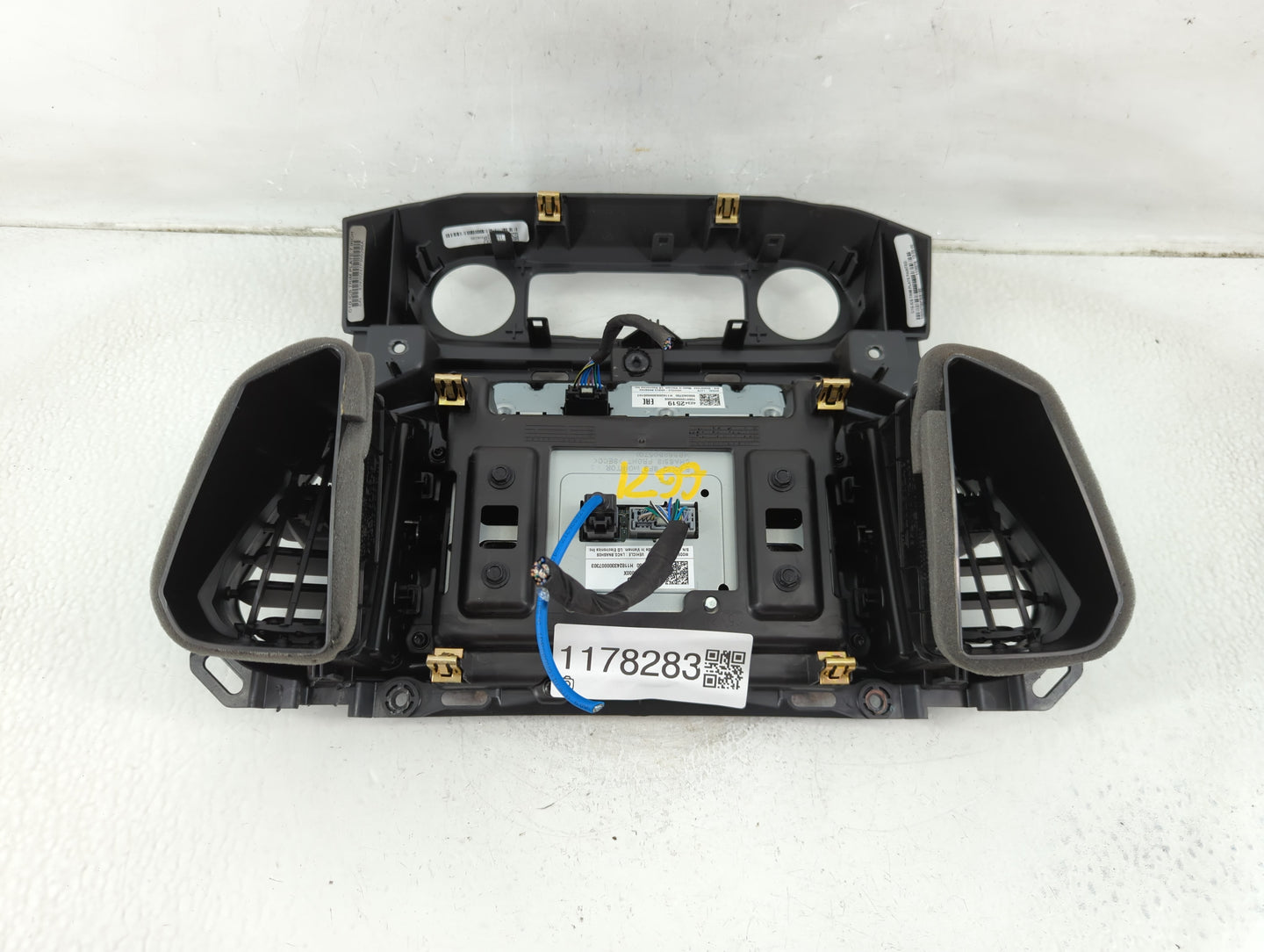 2017-2019 Gmc Acadia Radio Control Panel - Oemusedautoparts1.com