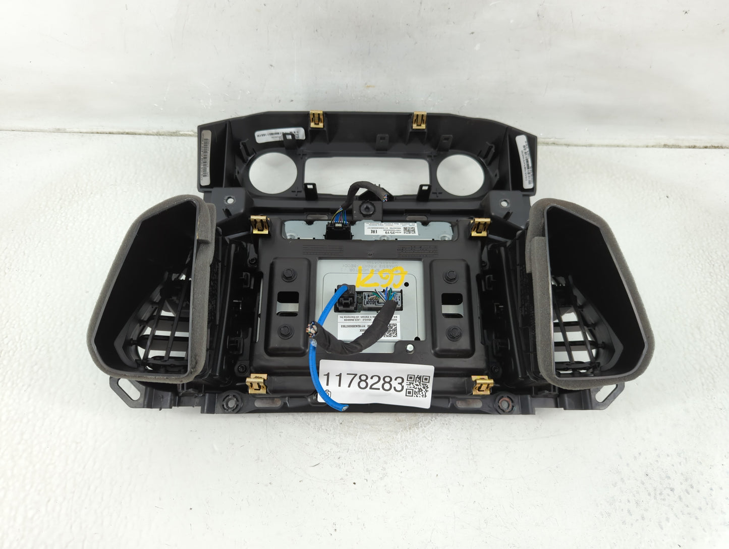 2017-2019 Gmc Acadia Radio Control Panel - Oemusedautoparts1.com