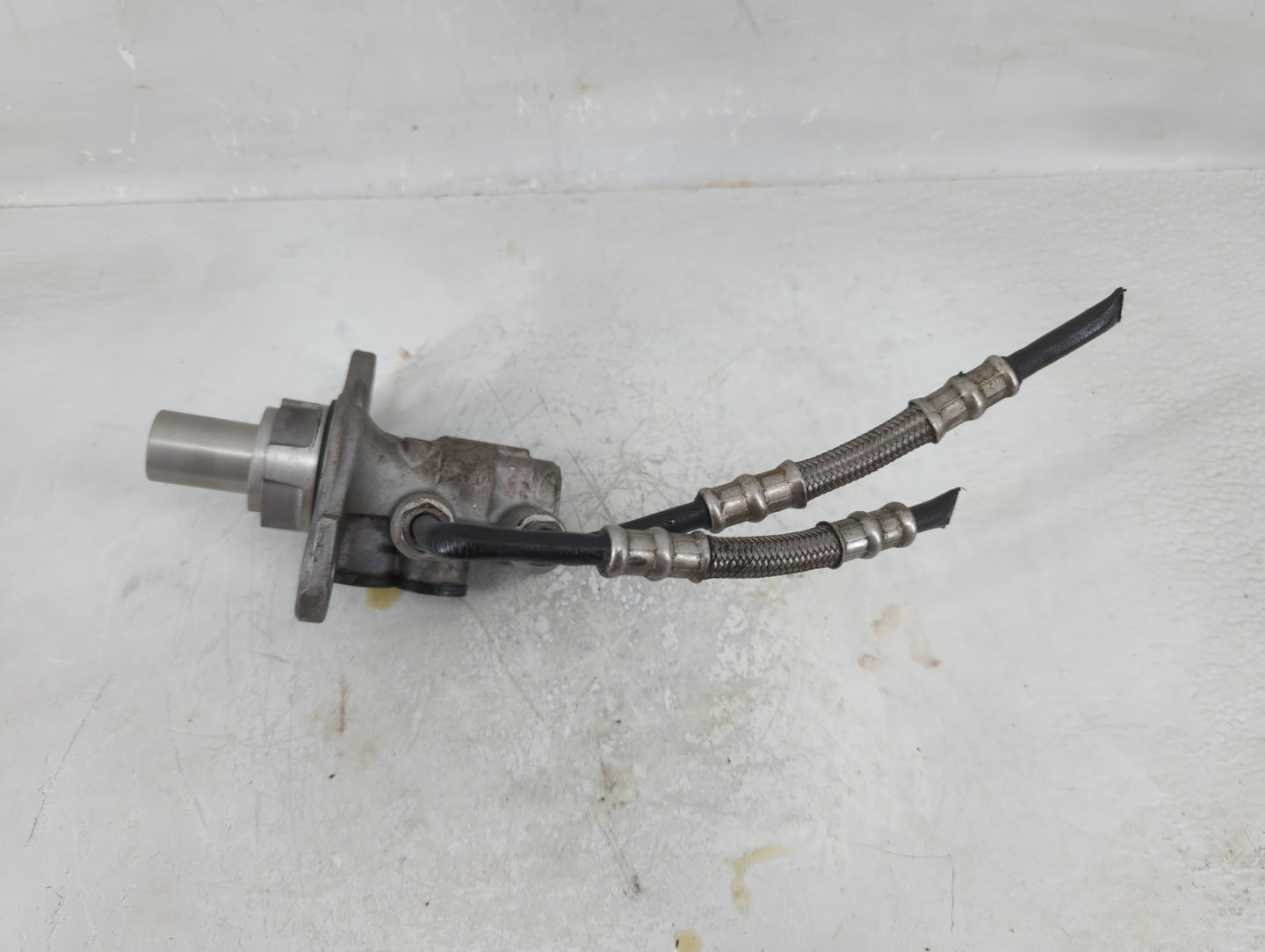 2020-2022 Gmc Acadia Brake Master Cylinder - Oemusedautoparts1.com