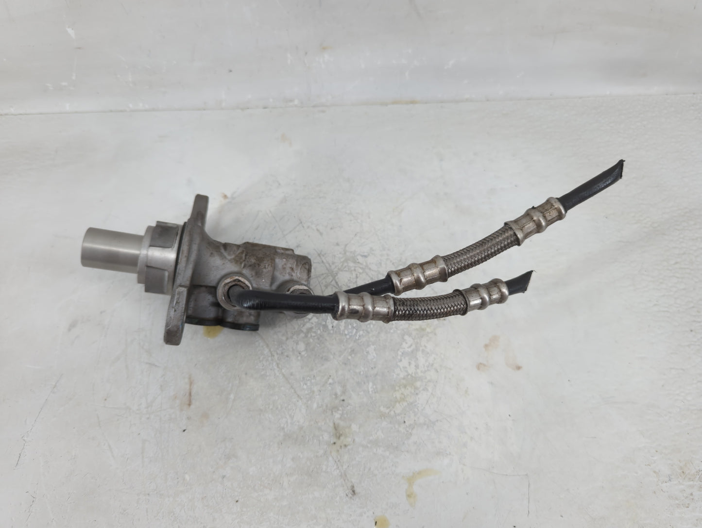 2020-2022 Gmc Acadia Brake Master Cylinder - Oemusedautoparts1.com