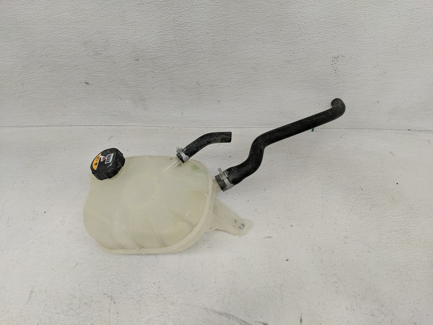 2007-2017 Gmc Acadia Radiator Coolant Overflow Expansion Tank Bottle 1241260 - Oemusedautoparts1.com