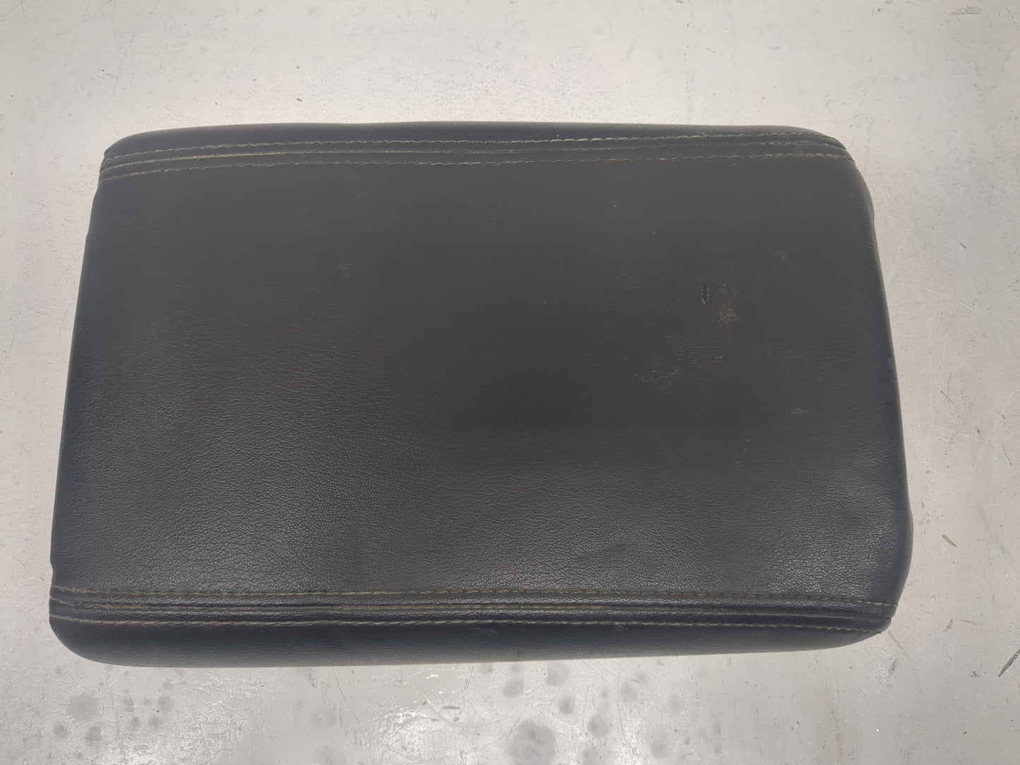2017 Gmc Acadia Center Console Armrest Cover Lid Fits OEM Used Auto Parts - Oemusedautoparts1.com