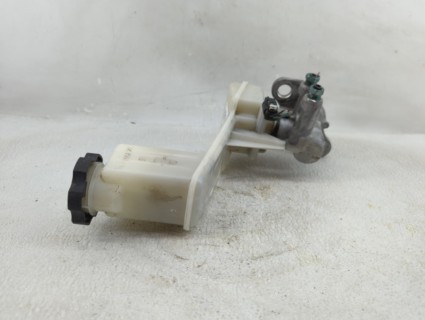 2020-2022 Gmc Acadia Brake Master Cylinder - Oemusedautoparts1.com