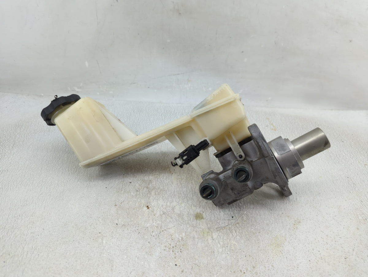 2020-2022 Gmc Acadia Brake Master Cylinder 1276470 - Oemusedautoparts1.com