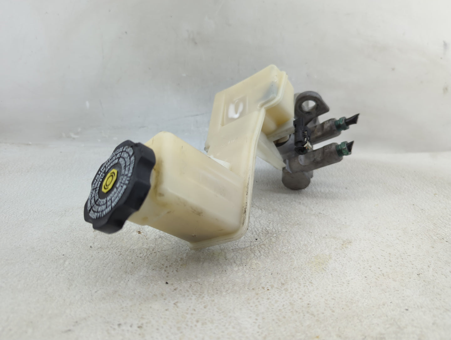 2020-2022 Gmc Acadia Brake Master Cylinder - Oemusedautoparts1.com