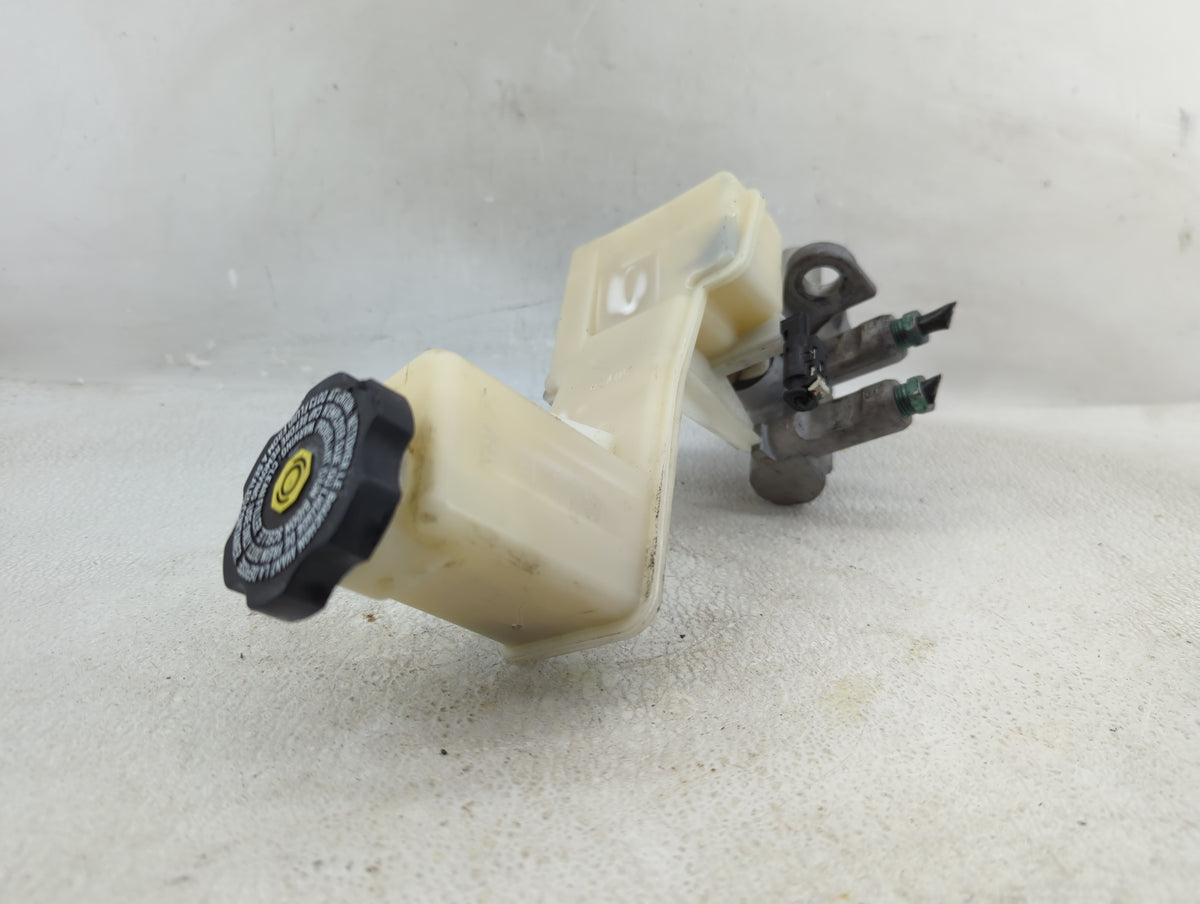 2020-2022 Gmc Acadia Brake Master Cylinder 1276470 - Oemusedautoparts1.com
