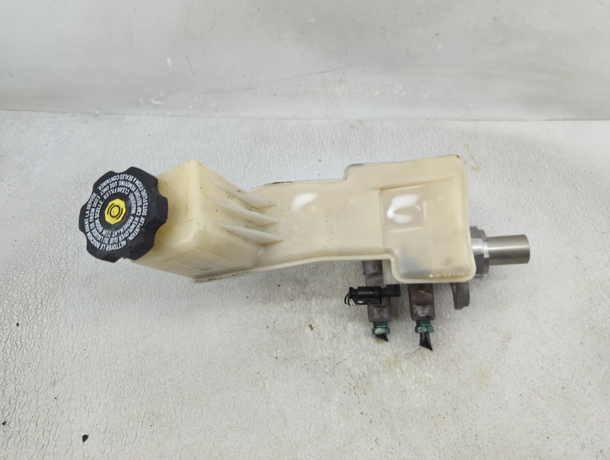 2020-2022 Gmc Acadia Brake Master Cylinder 1276470 - Oemusedautoparts1.com