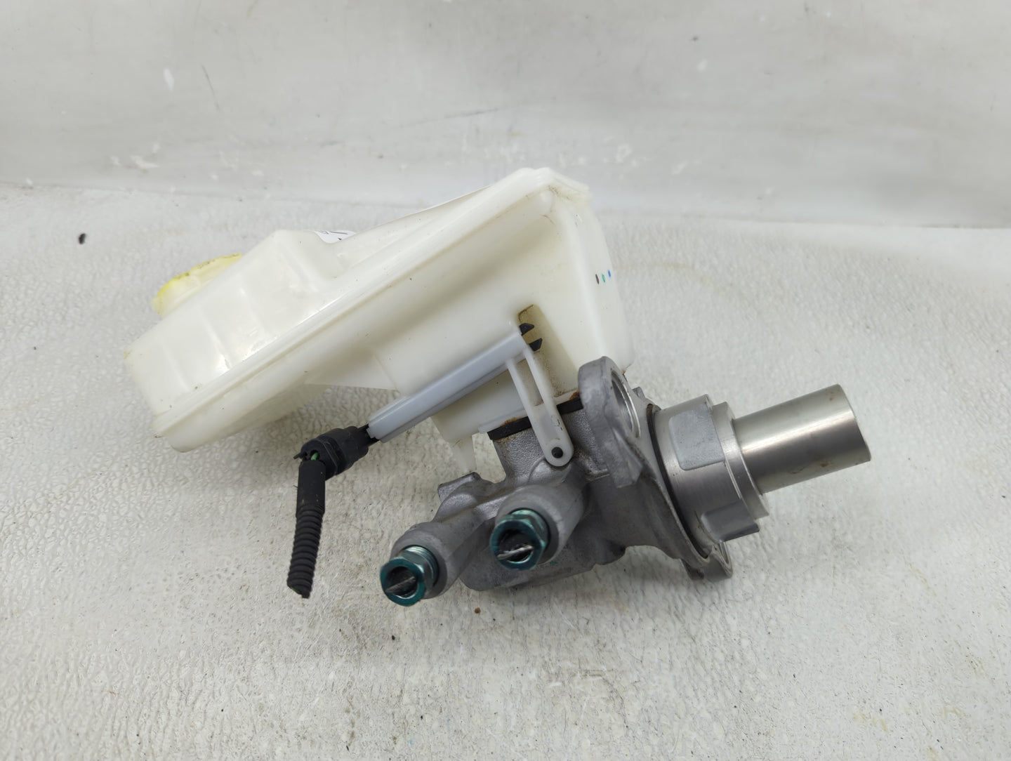 2020-2022 Gmc Acadia Brake Master Cylinder - Oemusedautoparts1.com