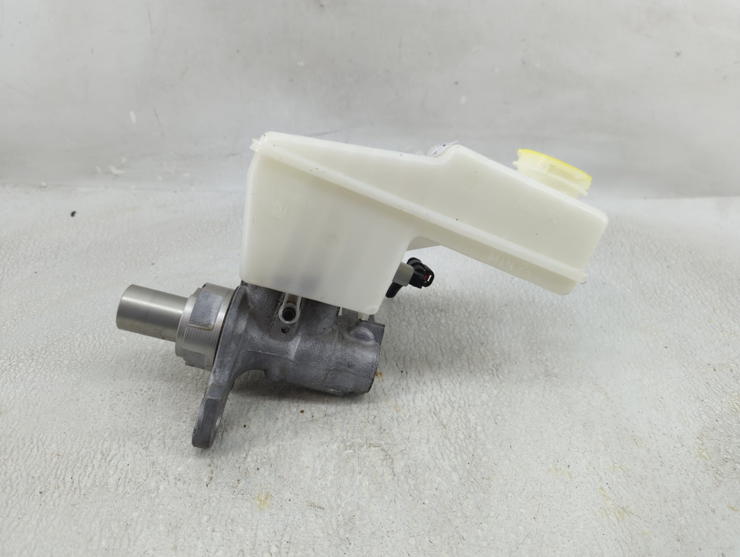 2020-2022 Gmc Acadia Brake Master Cylinder - Oemusedautoparts1.com