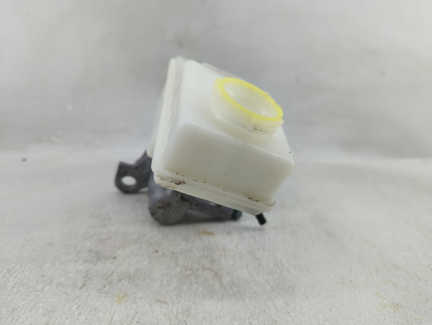 2020-2022 Gmc Acadia Brake Master Cylinder - Oemusedautoparts1.com