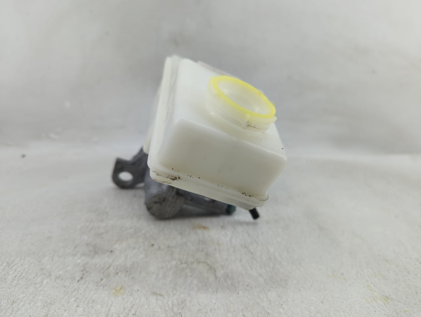 2020-2022 Gmc Acadia Brake Master Cylinder - Oemusedautoparts1.com