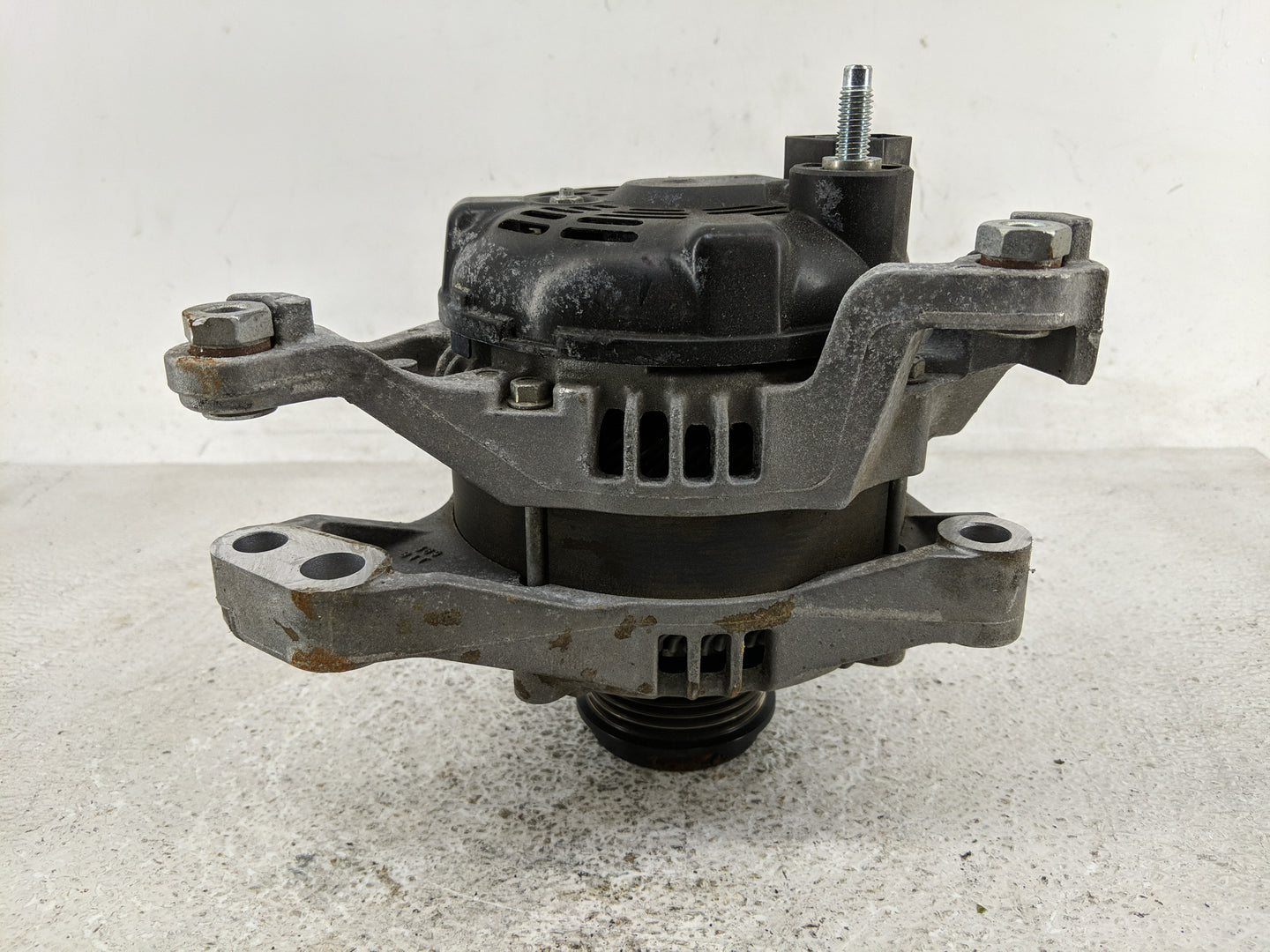 2017-2022 Gmc Acadia Alternator Replacement Generator Charging Assembly Engine OEM P/N:13520809 13507126 Fits OEM Used Auto 