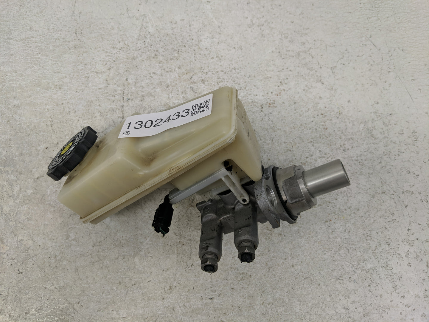 2020-2022 Gmc Acadia Brake Master Cylinder - Oemusedautoparts1.com