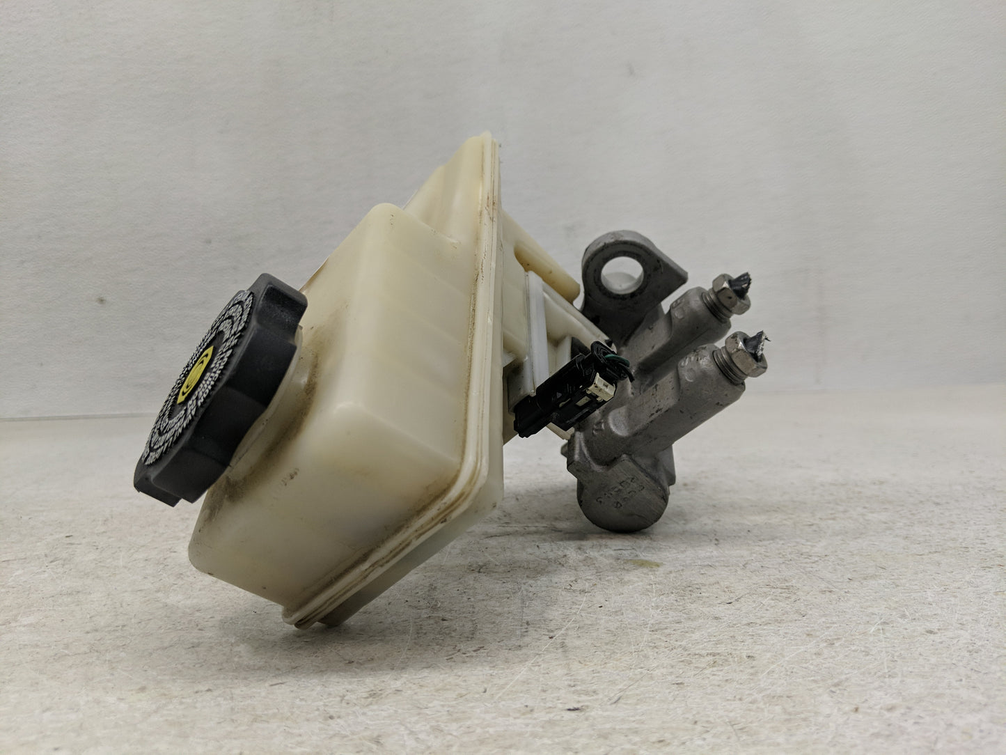 2020-2022 Gmc Acadia Brake Master Cylinder - Oemusedautoparts1.com