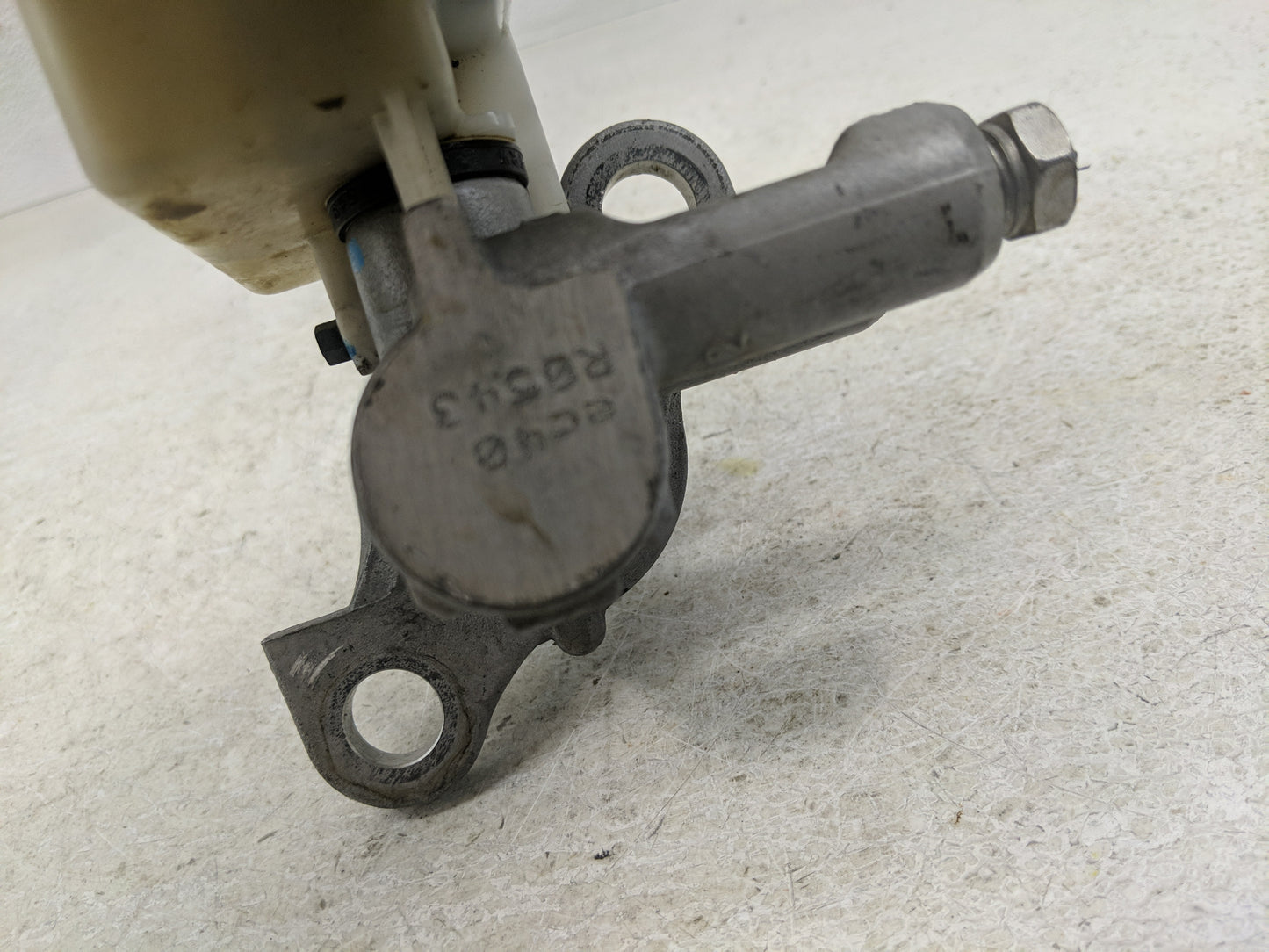 2020-2022 Gmc Acadia Brake Master Cylinder - Oemusedautoparts1.com
