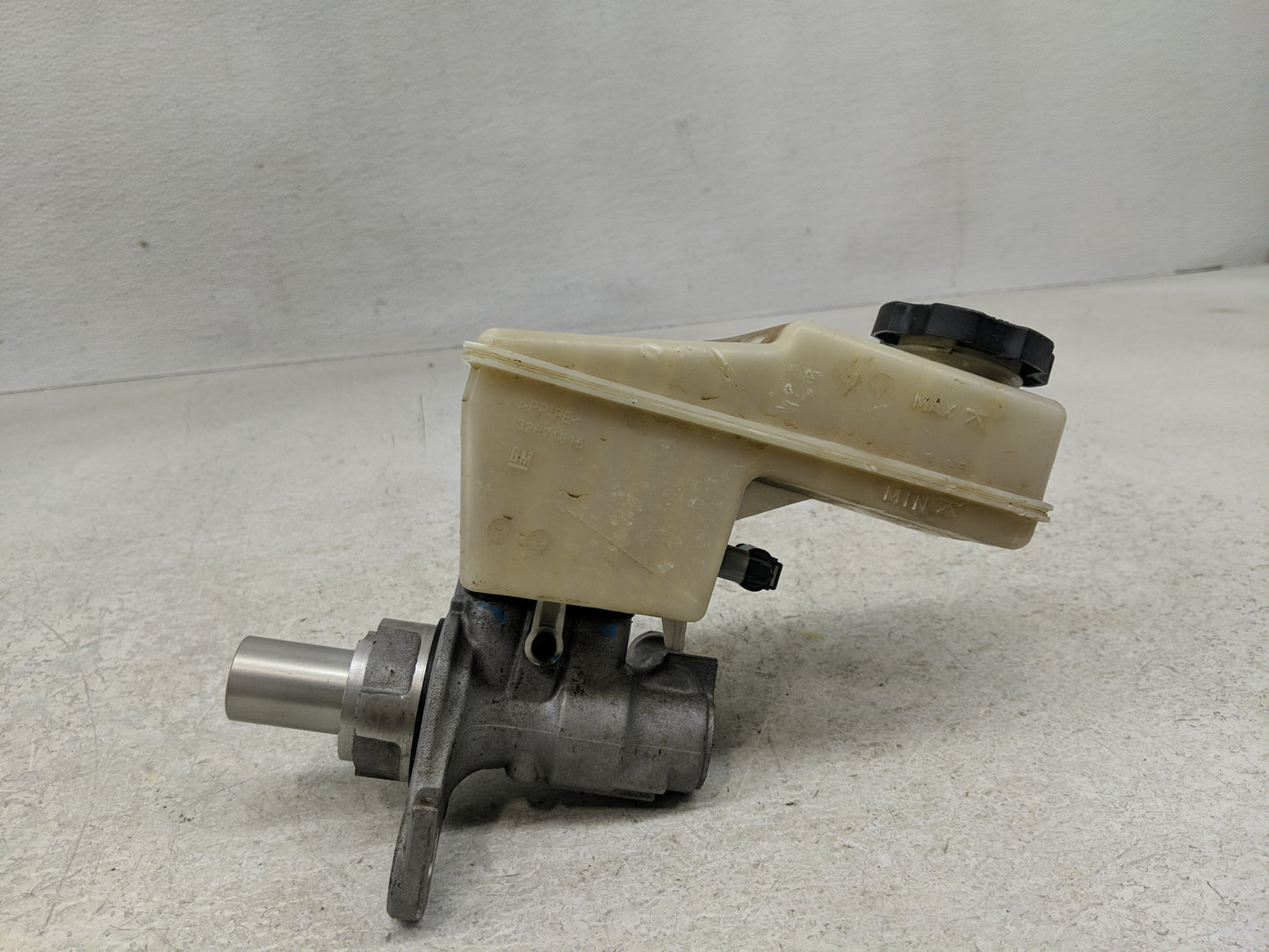 2020-2022 Gmc Acadia Brake Master Cylinder - Oemusedautoparts1.com