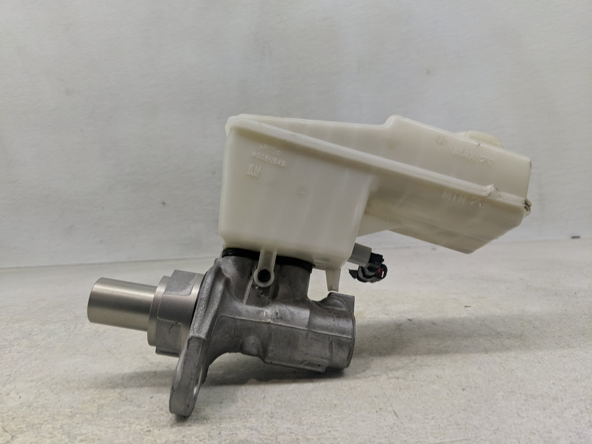 2009-2017 Gmc Acadia Brake Master Cylinder 1311266 - Oemusedautoparts1.com