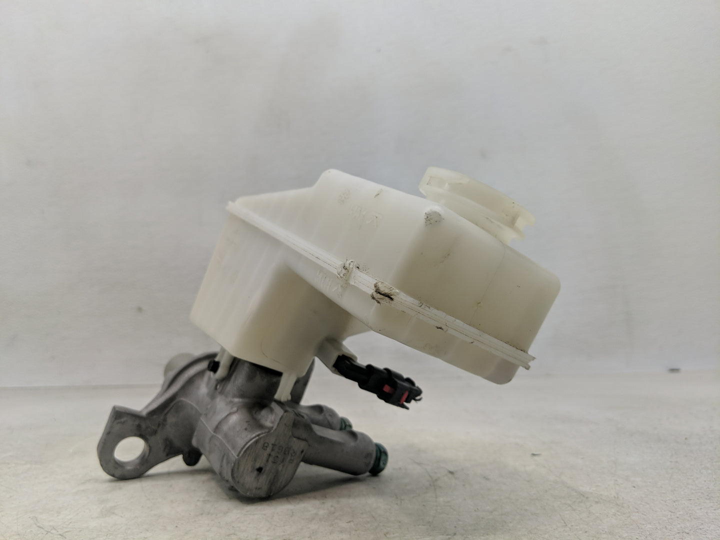 2009-2017 Gmc Acadia Brake Master Cylinder 1311266 - Oemusedautoparts1.com