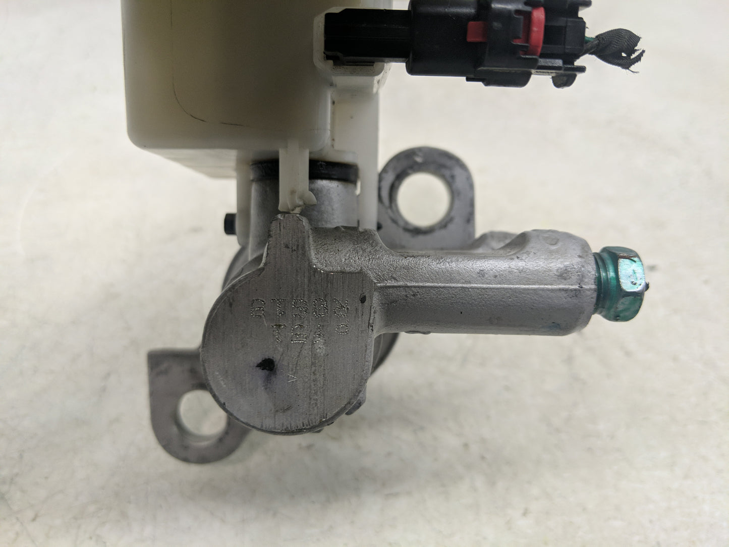 2009-2017 Gmc Acadia Brake Master Cylinder 1311266 - Oemusedautoparts1.com