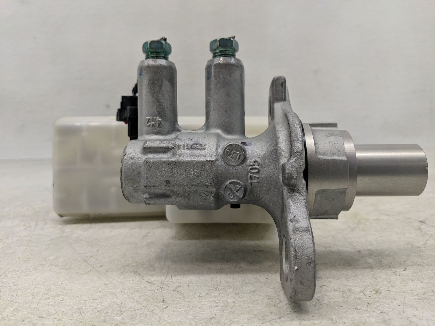 2009-2017 Gmc Acadia Brake Master Cylinder 1311266 - Oemusedautoparts1.com