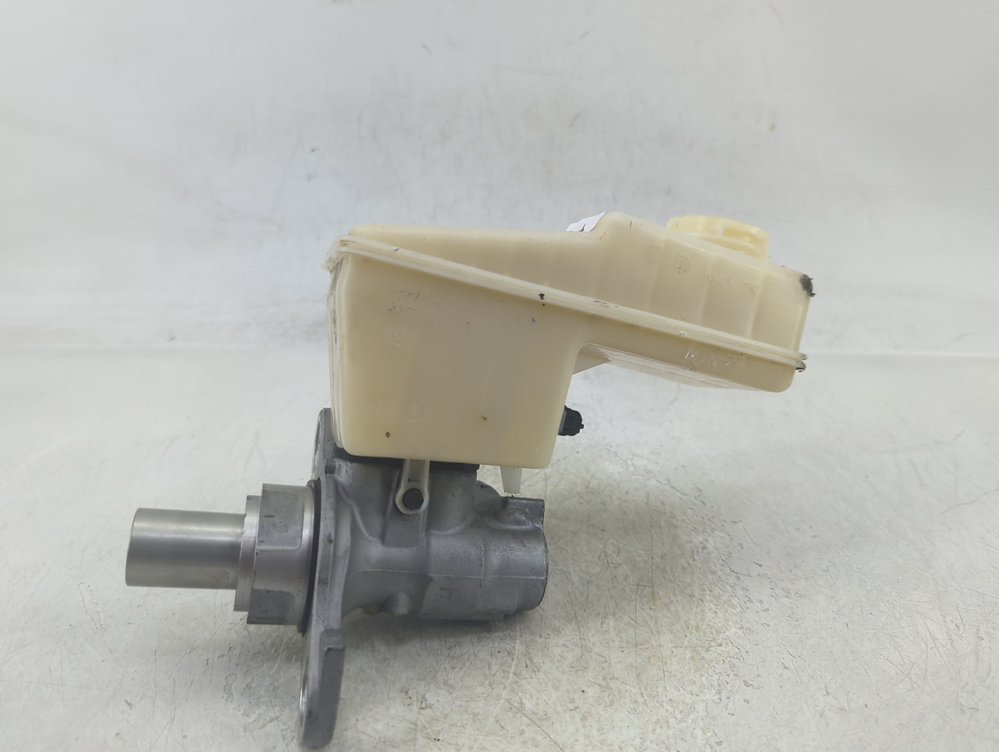 2017-2019 Gmc Acadia Brake Master Cylinder - Oemusedautoparts1.com