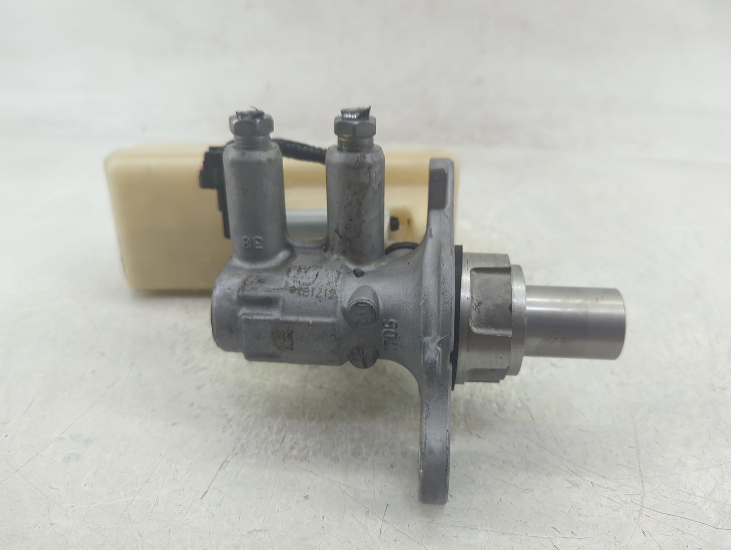 2017-2019 Gmc Acadia Brake Master Cylinder - Oemusedautoparts1.com