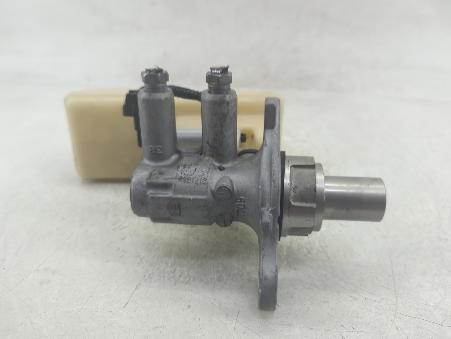 2017-2019 Gmc Acadia Brake Master Cylinder - Oemusedautoparts1.com