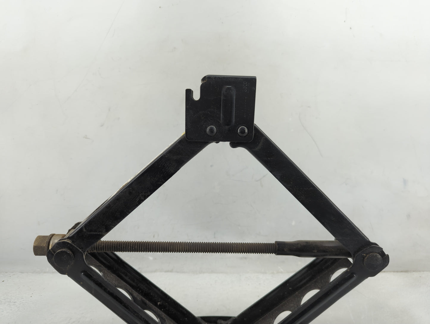 2017 Gmc Acadia Spare Scissor Car Jack 1396492 - Oemusedautoparts1.com