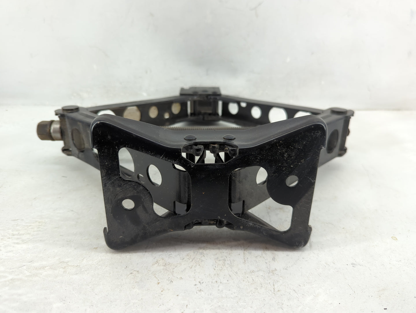 2017 Gmc Acadia Spare Scissor Car Jack 1396492 - Oemusedautoparts1.com