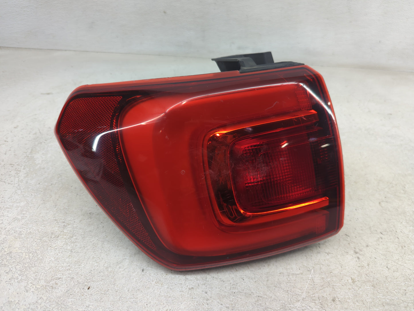 2013-2017 Gmc Acadia Tail Light Assembly Driver Left OEM P/N:84422634 Fits Fits 2013 2014 2015 2016 2017 OEM Used Auto Parts