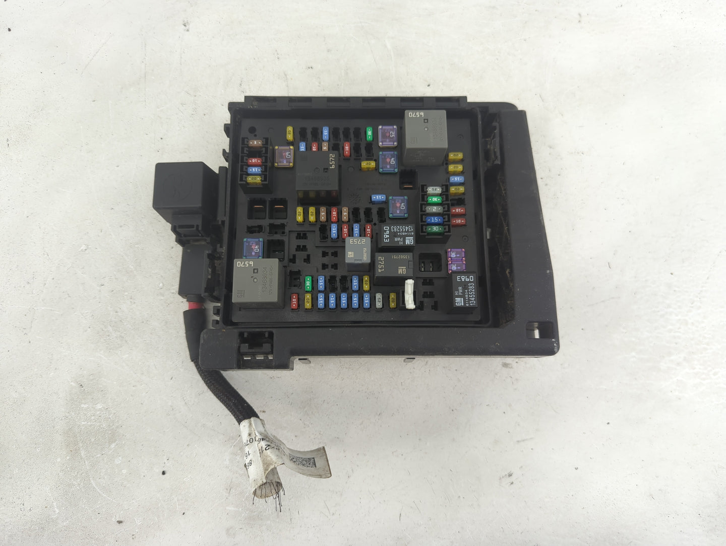 2017 Gmc Acadia Fusebox Fuse Box Panel Relay Module P/N:7171-4521-30 Fits OEM Used Auto Parts - Oemusedautoparts1.com