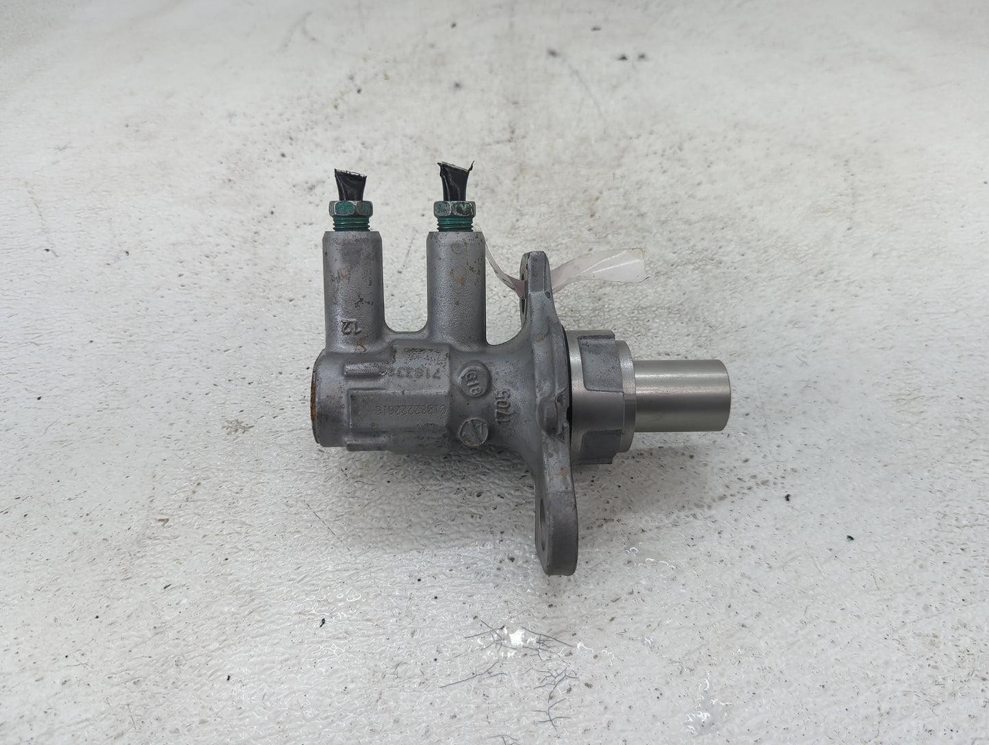 2009-2017 Gmc Acadia Brake Master Cylinder 1422819 - Oemusedautoparts1.com