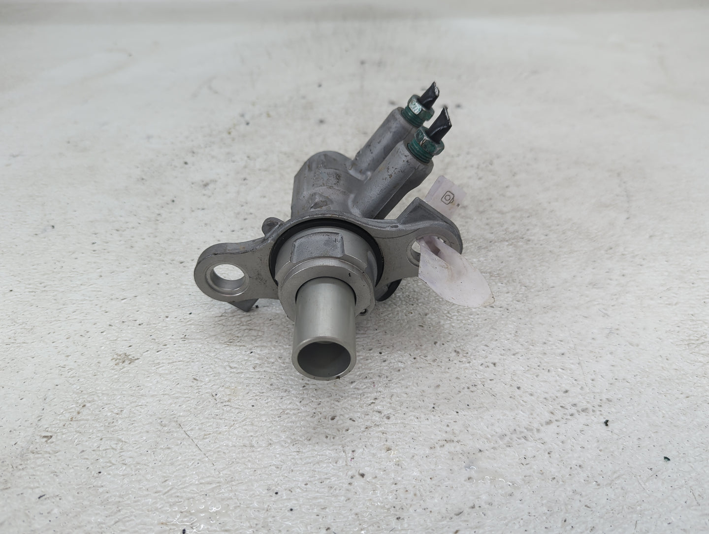 2009-2017 Gmc Acadia Brake Master Cylinder 1422819 - Oemusedautoparts1.com