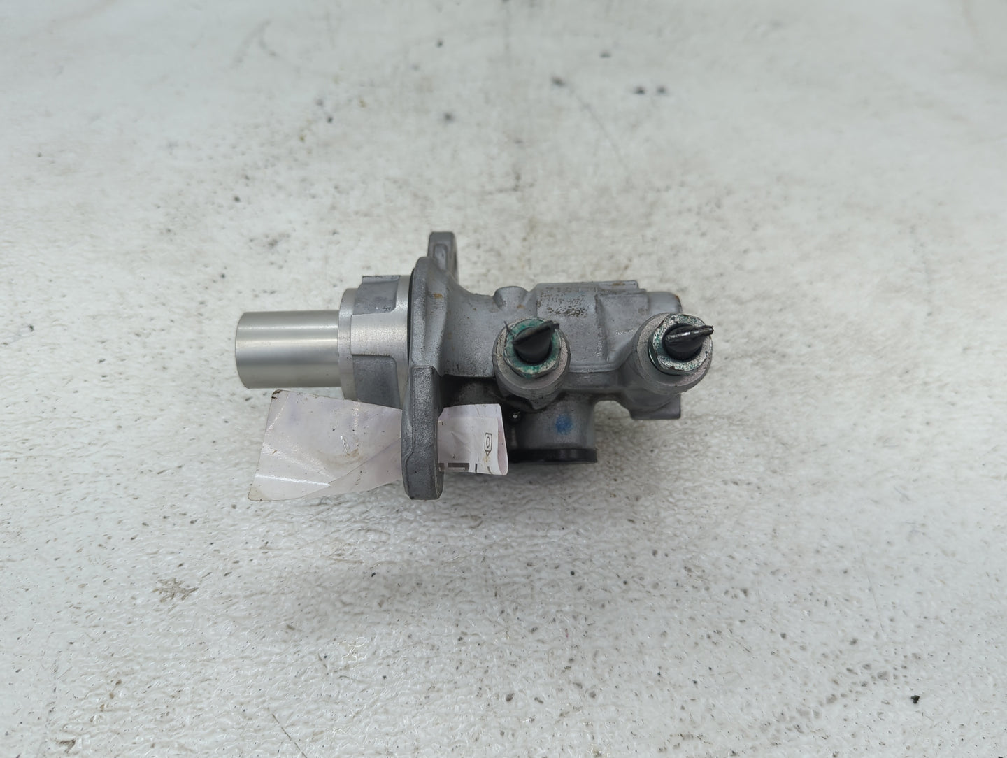 2009-2017 Gmc Acadia Brake Master Cylinder 1422819 - Oemusedautoparts1.com