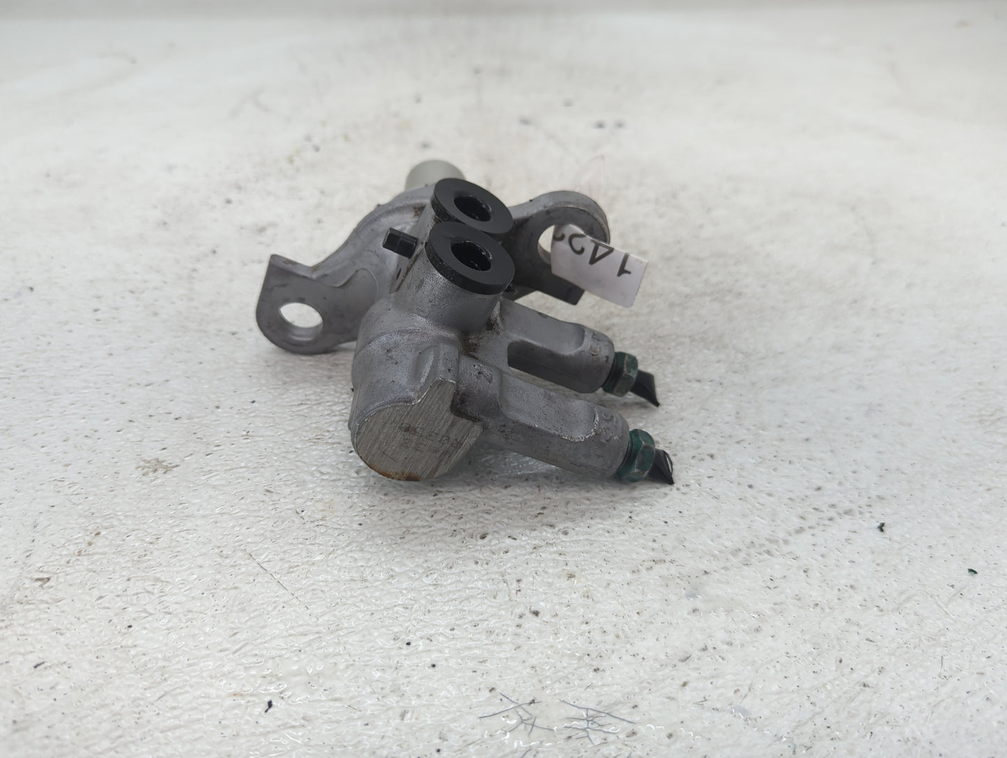 2009-2017 Gmc Acadia Brake Master Cylinder 1422819 - Oemusedautoparts1.com