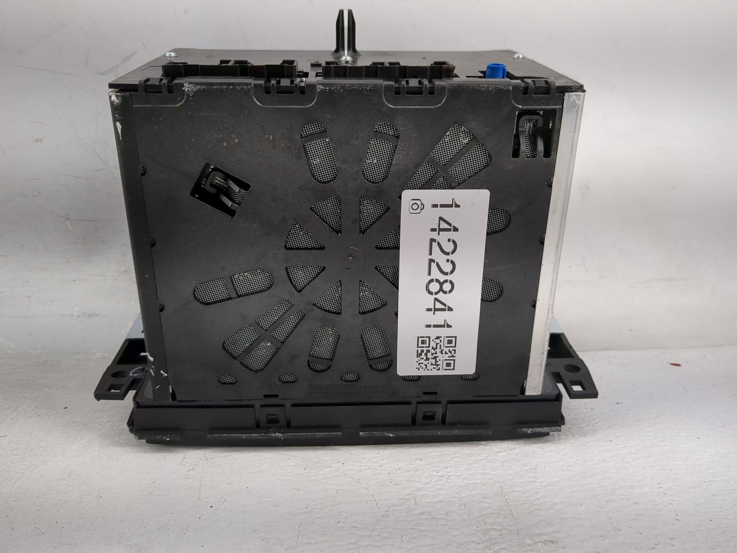 2007-2017 Gmc Acadia Radio AM FM Cd Player Receiver Replacement P/N:84082779 Fits OEM Used Auto Parts - Oemusedautoparts1.co