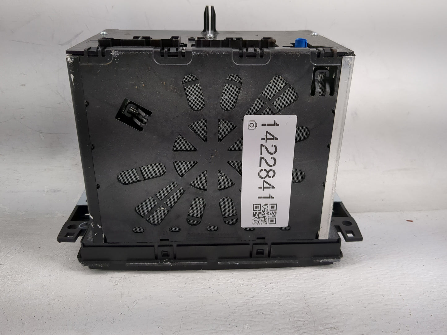 2007-2017 Gmc Acadia Radio AM FM Cd Player Receiver Replacement P/N:84082779 Fits OEM Used Auto Parts - Oemusedautoparts1.co