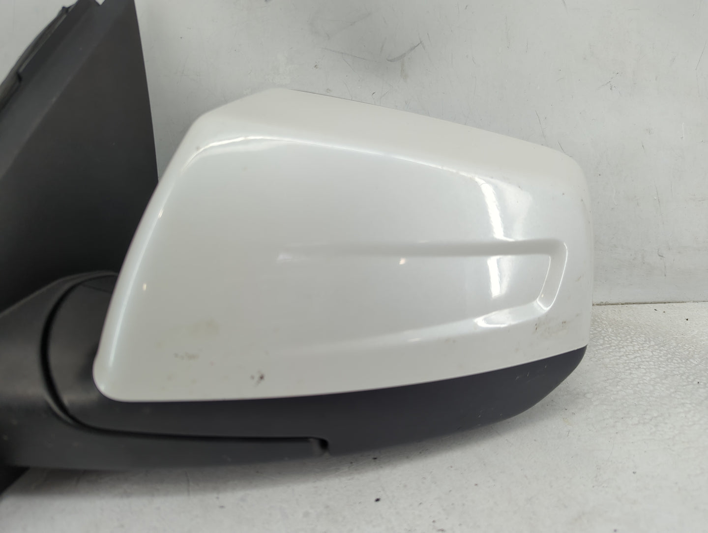 2017-2019 Gmc Acadia Driver Side View Mirror - Left Door Mirror OEM Used - Oemusedautoparts1.com