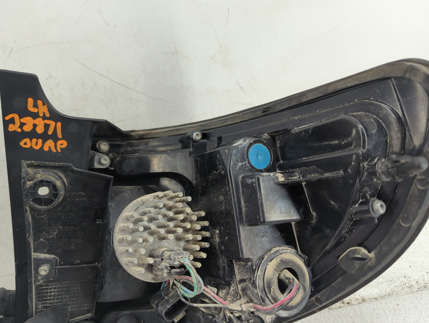 2013-2017 Gmc Acadia Tail Light Assembly Driver Left OEM P/N:23236014 Fits Fits 2013 2014 2015 2016 2017 OEM Used Auto Parts