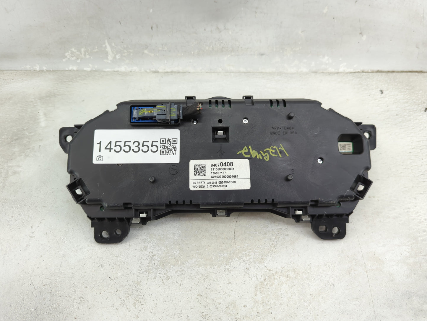 2017 Gmc Acadia Instrument Cluster Speedometer Gauges P/N:84070408 Miles: Fits OEM Used Auto Parts - Oemusedautoparts1.com