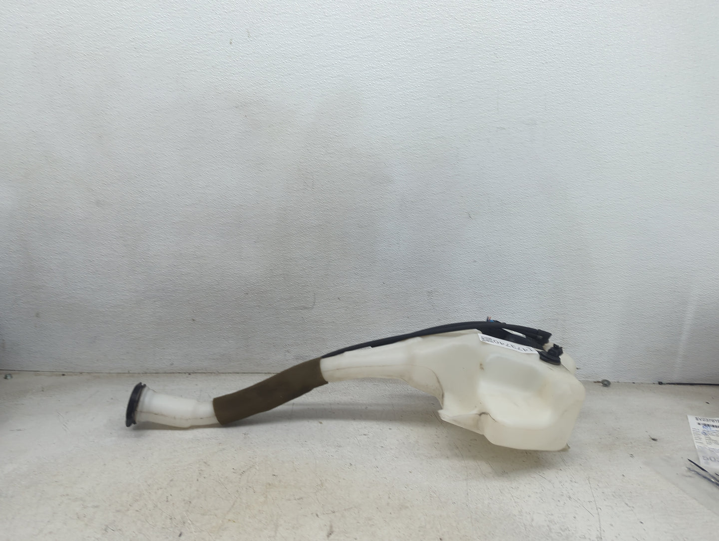 2010-2017 Gmc Acadia Windshield Washer Fluid Reservoir Bottle Oem 1473740 - Oemusedautoparts1.com