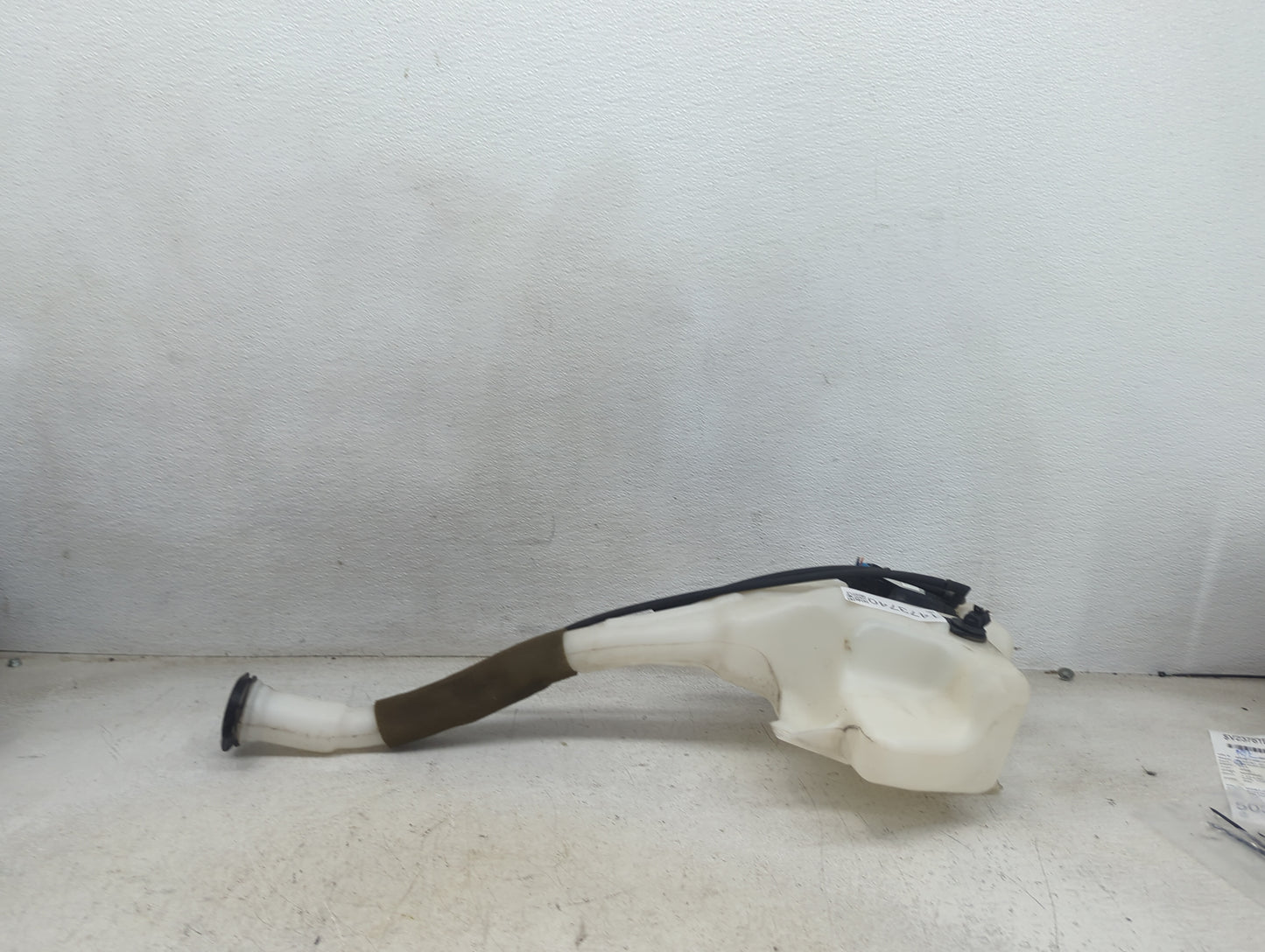 2010-2017 Gmc Acadia Windshield Washer Fluid Reservoir Bottle Oem 1473740 - Oemusedautoparts1.com